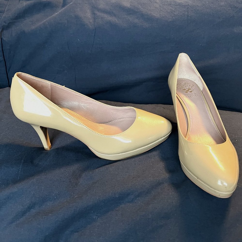 Vince Camuto closed toed pumps, size 7